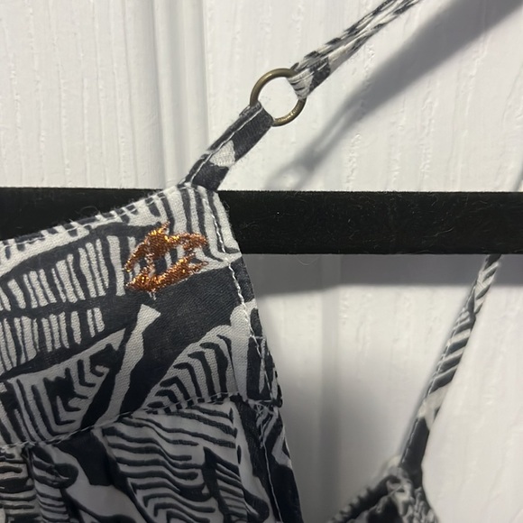 3/$20 Billabong medium black  and white tank - Picture 4 of 4